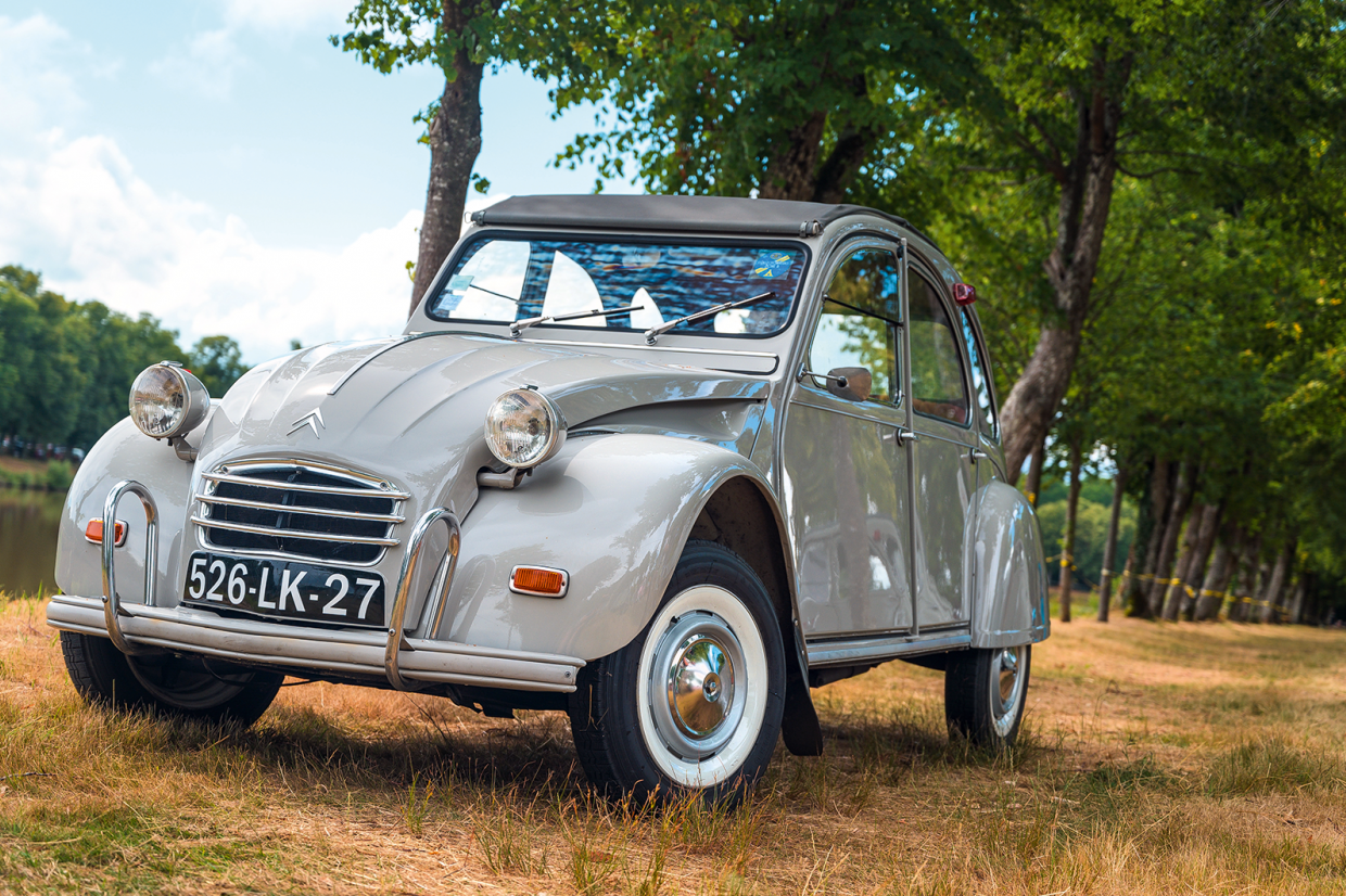 CITROEN 2 CV シトロエン E/P/A Meet the luxury Citroën 2CV | Classic & Sports Car